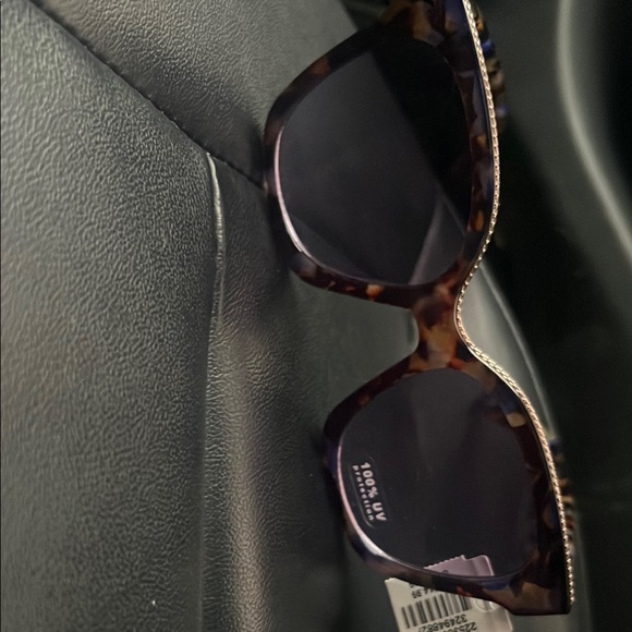 Stylish Tortoise Shell Sunglasses - Picture 2 of 6